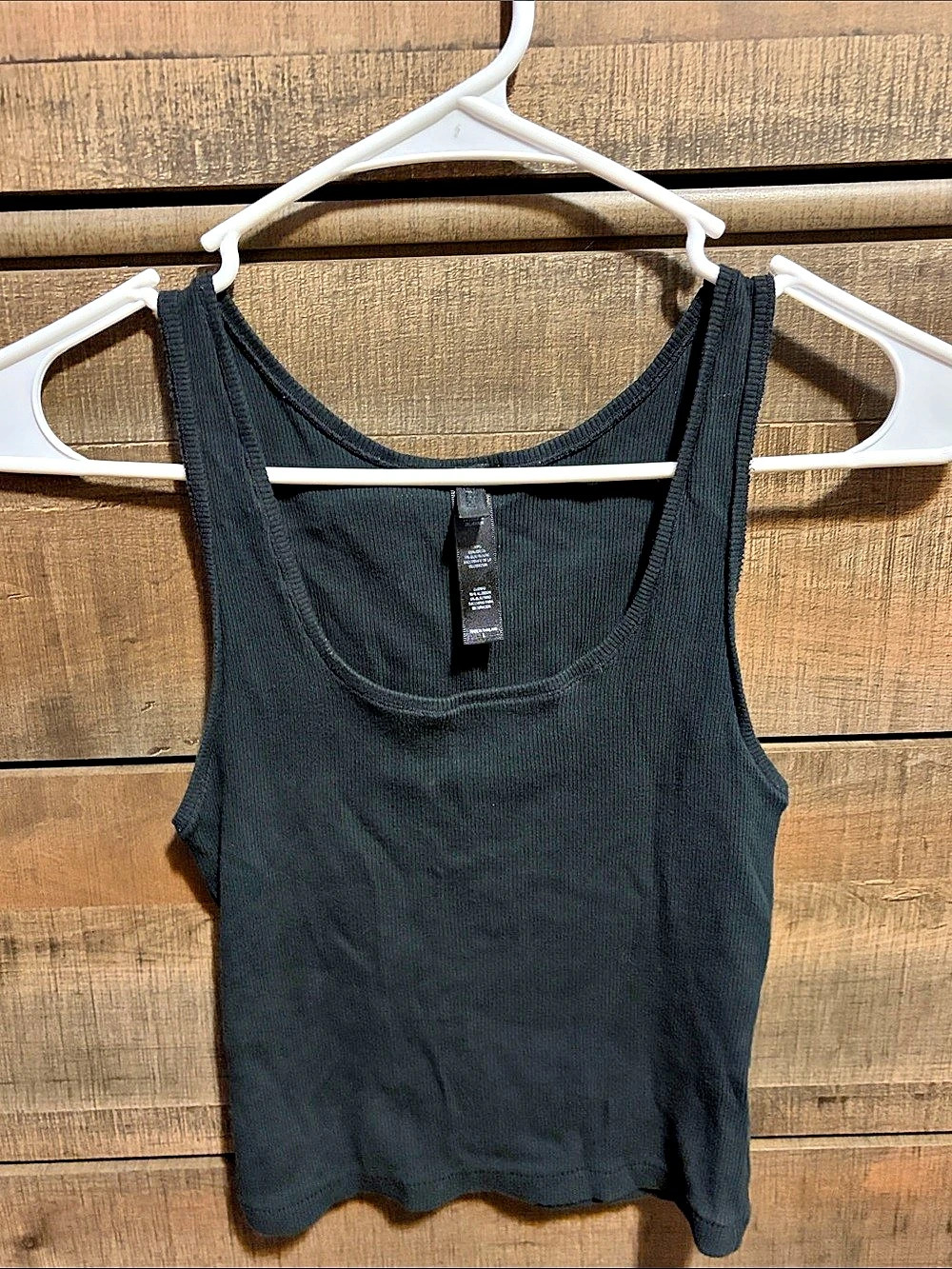 Aritzia Ribbed Tank Top in Black Size Large